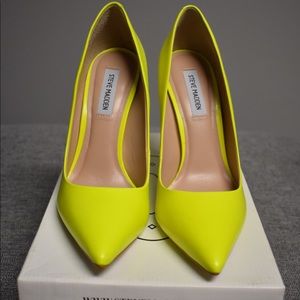 Steve Madden: Daisie Lime Pumps